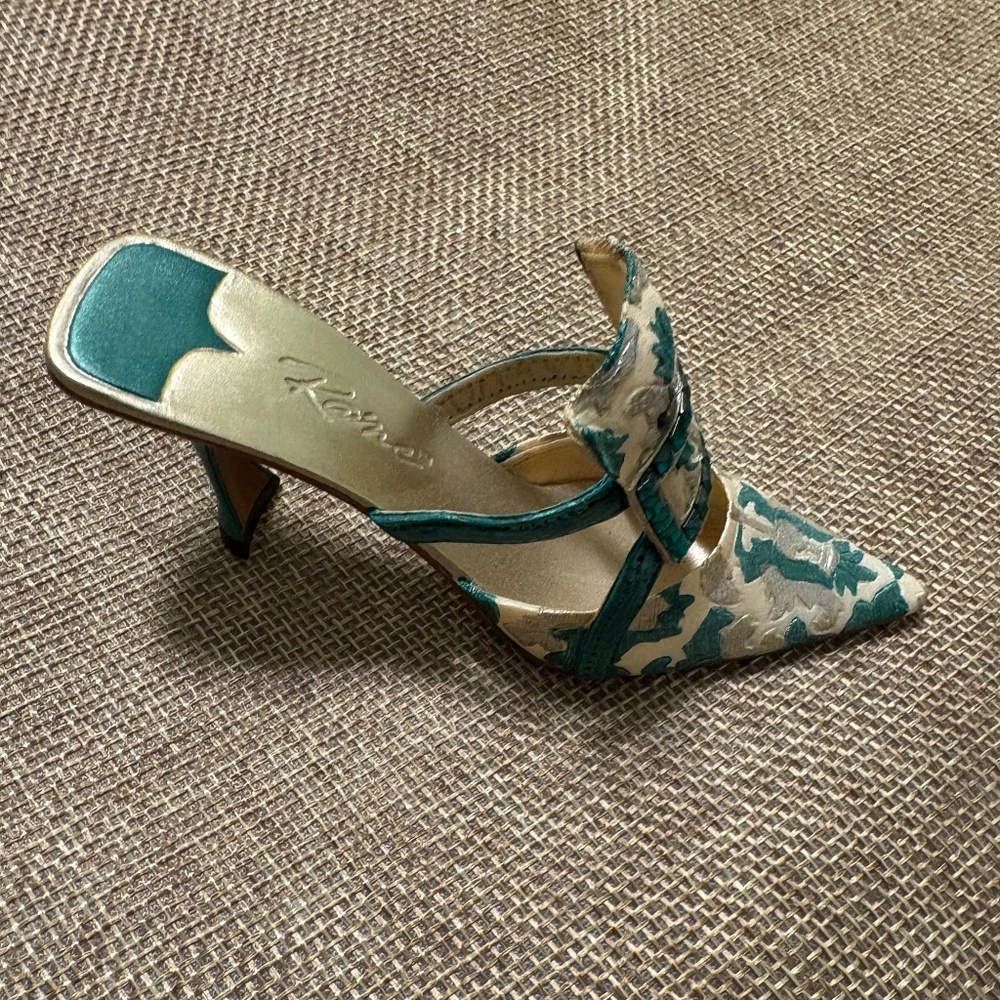 Just The Right Shoe- 2002 Evening Emerald # 25175 By Raine